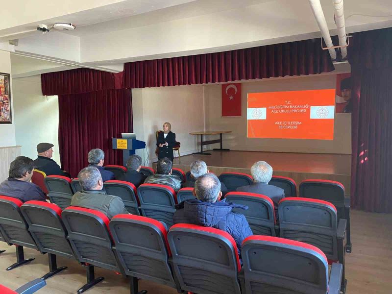 Eskişehir’de Aile Okulu projesiyle 488 muhtara eğitim verildi
