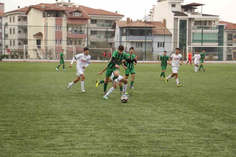 Denizlispor rakibini mağlup ederek lider oldu
