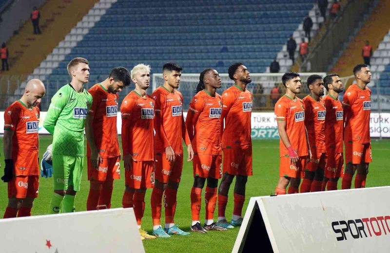 Spor Toto Süper Lig: Kasımpaşa: 2 - Alanyaspor: 0 (İlk yarı)
