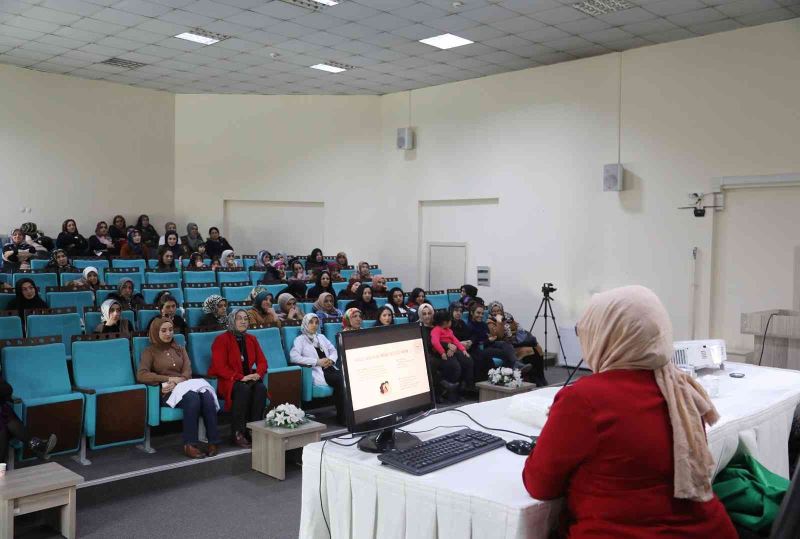 Van Büyükşehir Belediyesi kadınlar için hijyen semineri düzenledi
