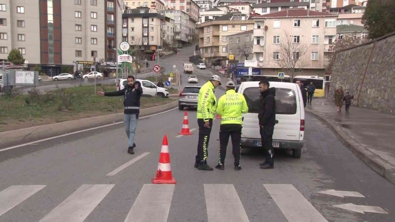 Maltepe’de okul önlerinde polisten sıkı denetim
