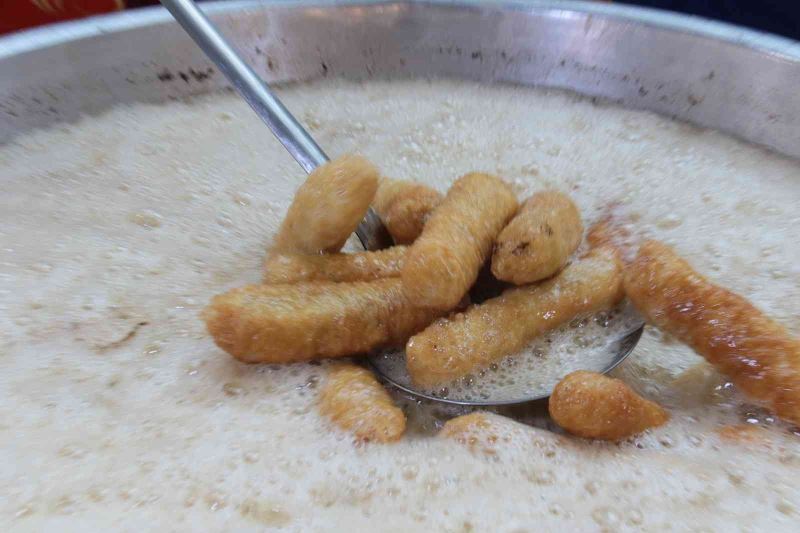 Cağ kebabı ve kadayıf dolması yeme yarışması Başkentlilerin ilgi odağı oldu