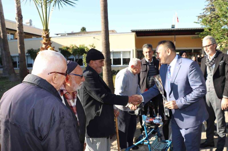 Başkan Yılmaz, huzurevi sakinlerinin yeni yılını kutladı
