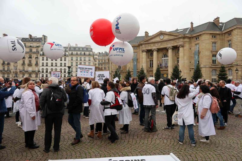 Fransa’da pratisyen hekimlerden protesto
