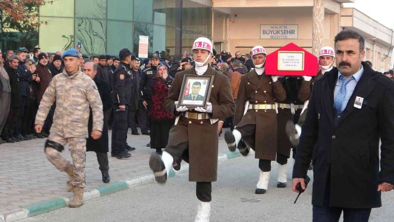 Trafik kazasında şehit olan Astsubay Harun Uğur son yolculuğuna uğurlandı
