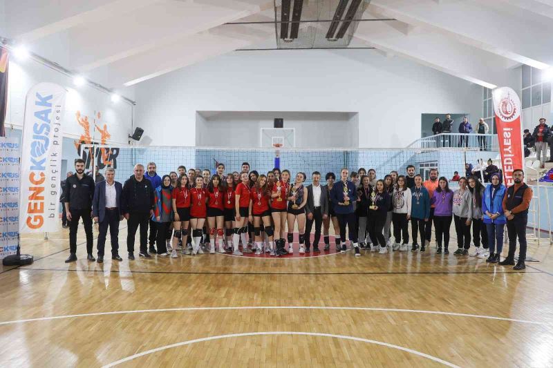 Liseler Arası Kızlar Voleybol Turnuvası tamamlandı
