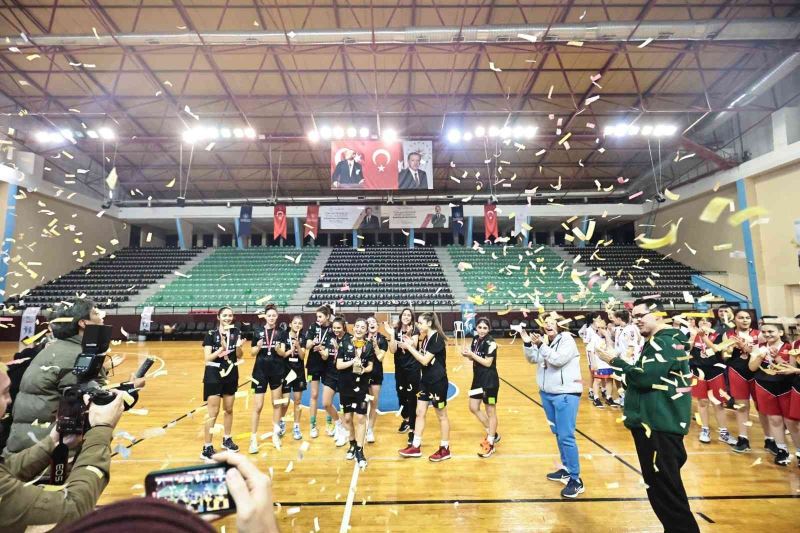 Potanın şampiyonu Ecogreen Merkezefendi Basket oldu
