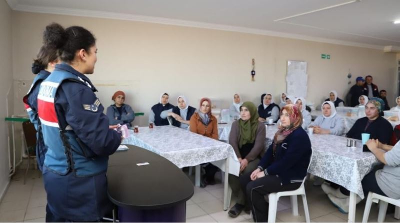 Jandarmadan vatandaşlara KADES eğitimi
