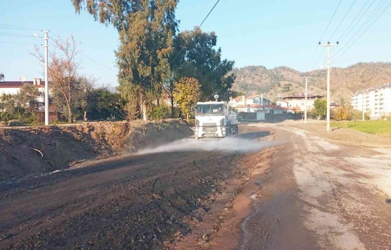 Ortaca’da yol bakım çalışmaları devam ediyor
