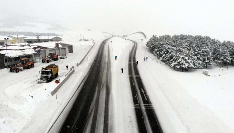 Erzincan’ı çevreleyen dağlar beyaza büründü
