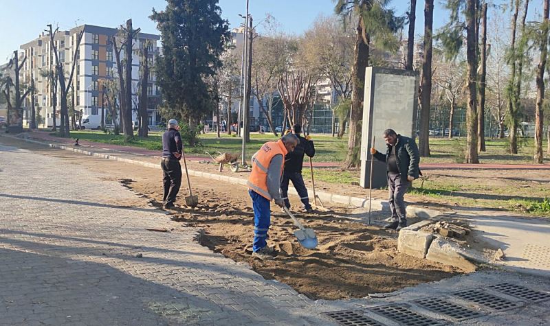 Bayraklı’da kilit parke seferberliği
