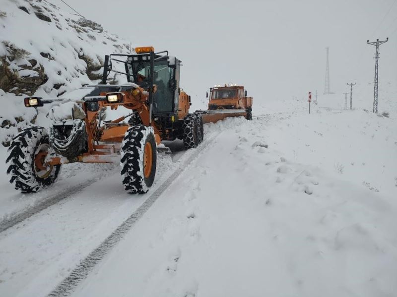 Siirt’te kar yağışı nedeniyle 9 köy yolu ulaşıma kapandı
