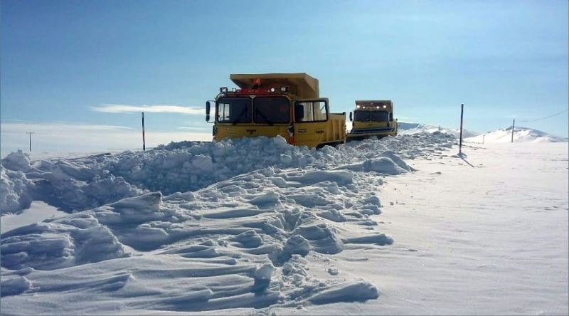 Kayseri’de yoğun kardan dolayı ulaşıma kapanan 208 mahalle yolu açıldı
