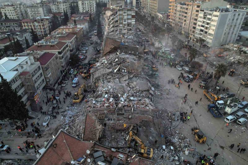 Ekiplerin gece gündüz çalışmaları havadan dron ile görüntülendi
