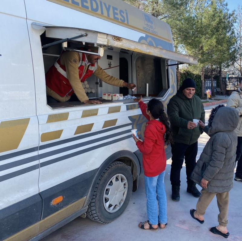 Körfez Belediyesi tüm imkanlarıyla deprem bölgesinde
