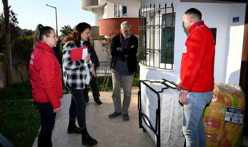 Kuşadası Belediyesi’nden yardım köprüsü
