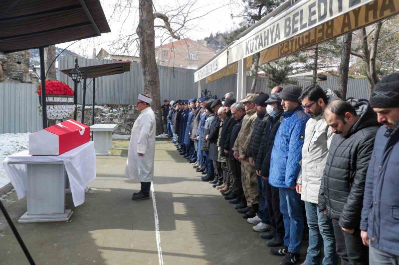 Depremde hayatını kaybeden astsubay memleketi Kütahya’da toprağa verildi
