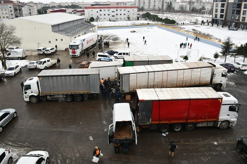 Tekirdağ’dan deprem bölgelerine yardımlar sürüyor
