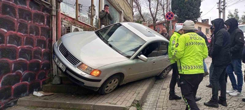 Sürücü el frenini çekmeyi unuttu, facianın eşiğinden dönüldü
