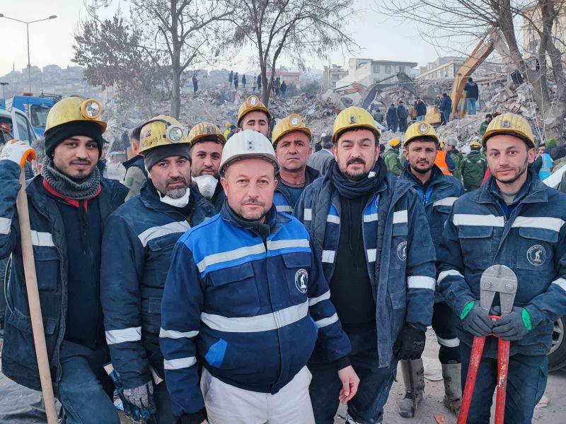 Enkazdan 159 saat sonra sağ çıkarılan 2 yaşındaki Yavuz hayata böyle gülümsedi
