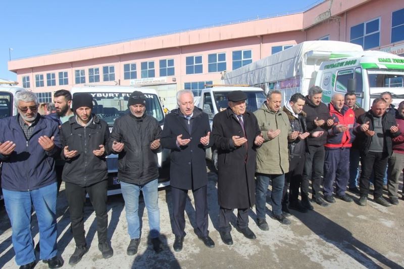 Bayburt Belediyesi 45’inci yardım kamyonunu dualarla deprem bölgesine uğurladı
