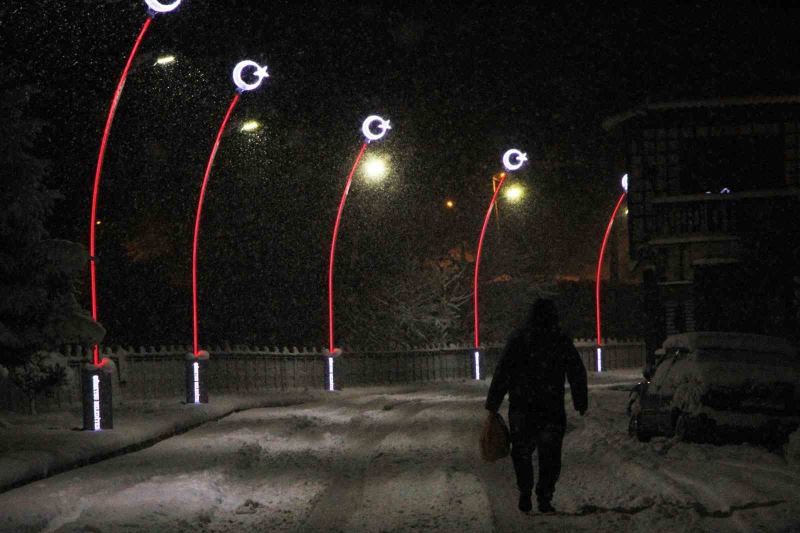 Yoğun kar yağışı Rize’yi etkisi altına aldı
