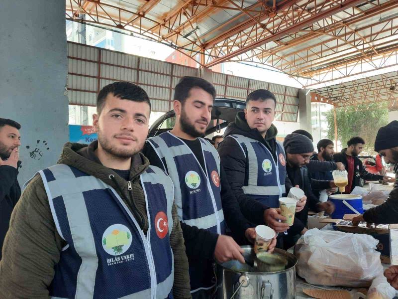 İhlas Vakfı’nın yardım tırları deprem bölgesinde
