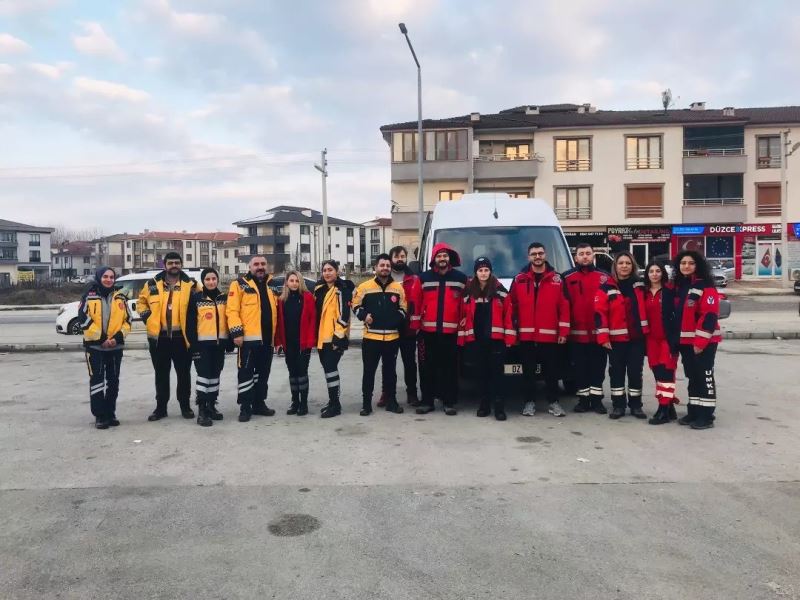 Düzce İl Sağlık Müdürlüğü deprem bölgelerine ilave ekip gönderdi
