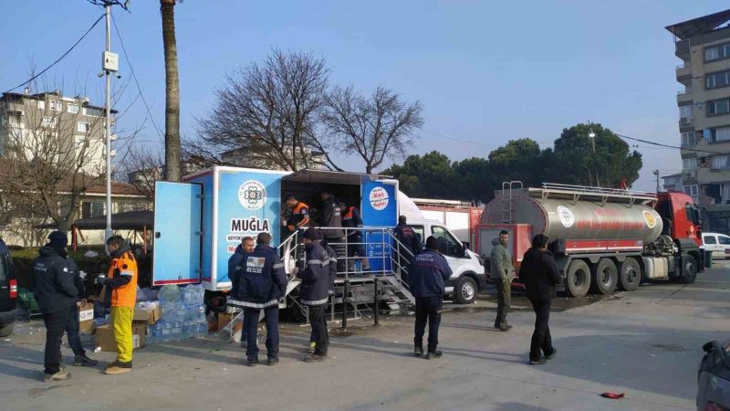 Büyükşehir deprem felaketinde vatandaşlarında yanında
