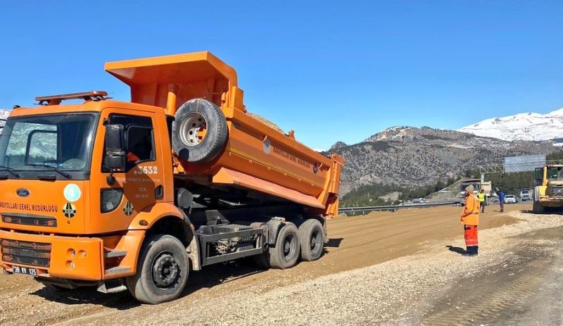 ULAŞTIRMA VE ALTYAPI BAKANLIĞI: DEPREM BÖLGESİNDE TÜM EKİPLERİMİZİN ÇALIŞMALARI SÜRÜYOR