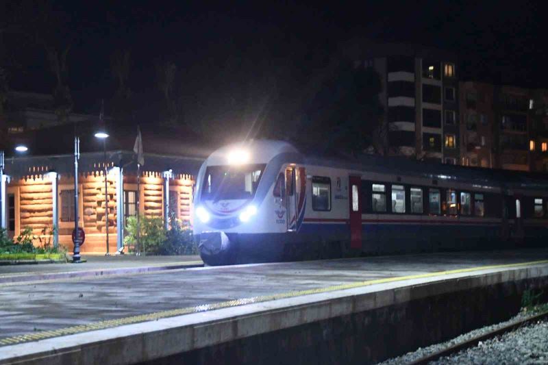 TCDD bazı tren seferlerinin iptal edildiğini açıkladı
