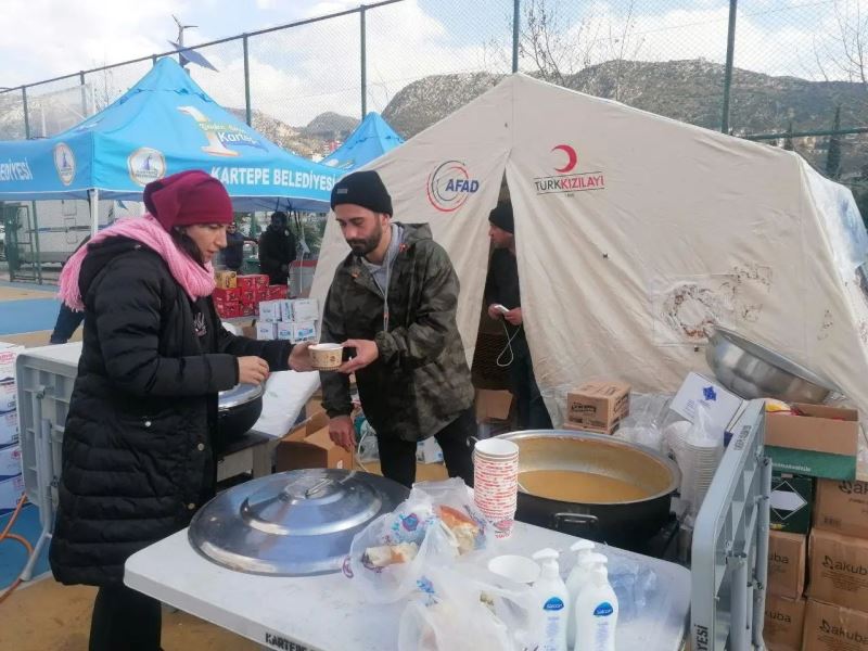 Kartepe Belediyesi Defne’de yaraları sarıyor
