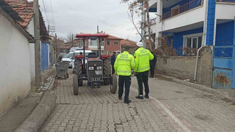 Traktörden düşen kadın yaralandı
