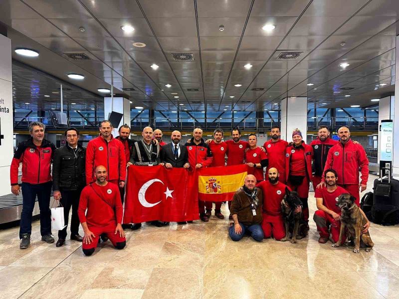 İspanyol ekipler ülkelerinde coşkuyla karşılandı
