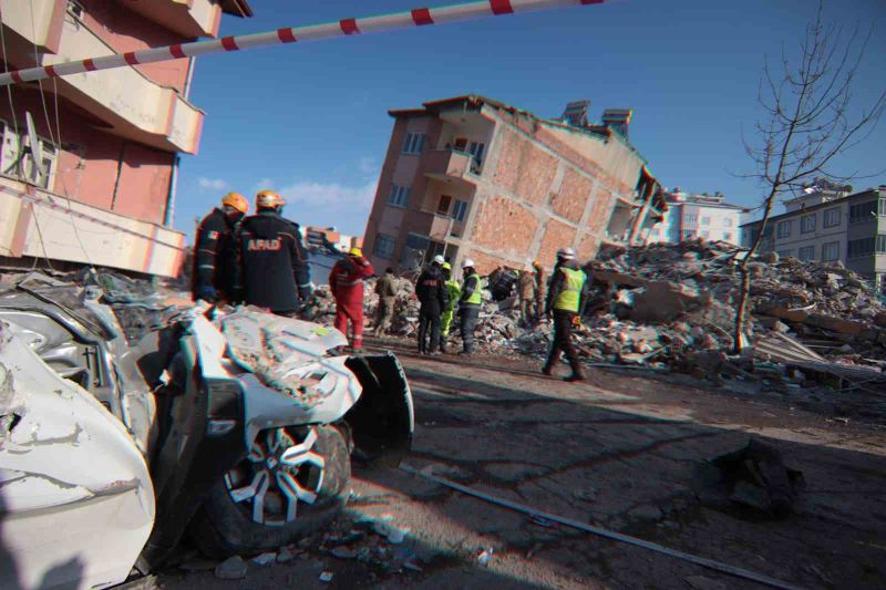 Depremin yıkıp geçtiği enkaz halindeki Elbistan havadan görüntülendi
