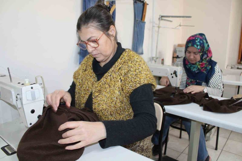 Aydınlı kadınlardan depremzede çocuklara sıcak dokunuş
