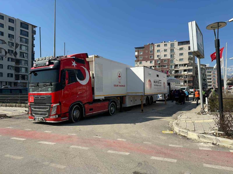 Nüfus Müdürlüğü deprem bölgelerinde kimliğini kaybeden vatandaşlar için hizmet veriyor
