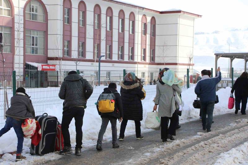 Sivas’ta 9 bin 400 depremzede yurtlara yerleştirildi
