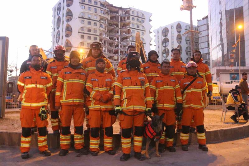 Endonezyalı ekip, Diyarbakır’da hayatını kaybeden vatandaşlarının cenazelerini aldı
