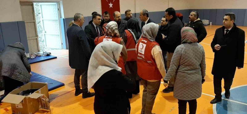 Tosya’dan deprem bölgesine yardım sürüyor
