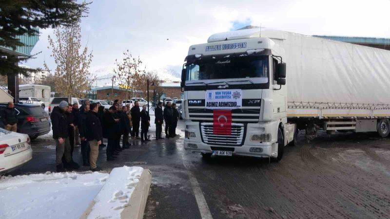 Van’dan yeni yardım tırları deprem bölgesine gönderildi
