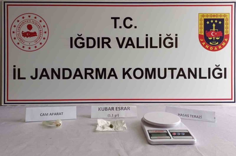 Iğdır’da torbacıların sakladığı uyuşturucu menfez altında ve metruk binalarda çıktı
