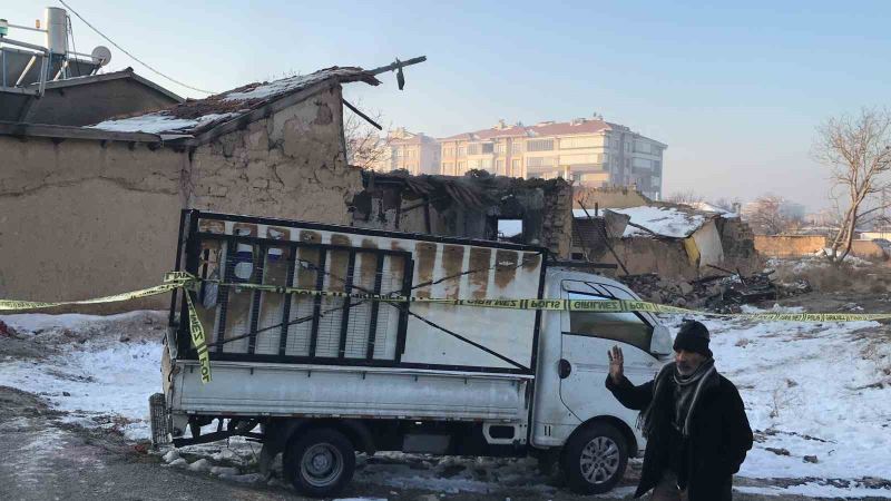 Konya’daki yangında 7 kişilik aile çatının çökmesi sonucu hayatını kaybetmiş
