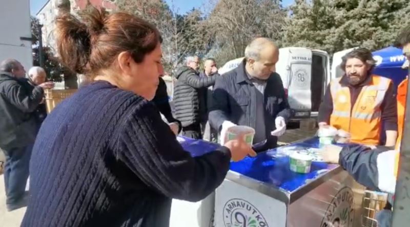 Afet bölgesinde her gün 8 bin kişilik yemek
