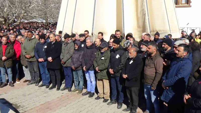 Depremde hayatını kaybeden akademisyen son yolculuğuna uğurlandı
