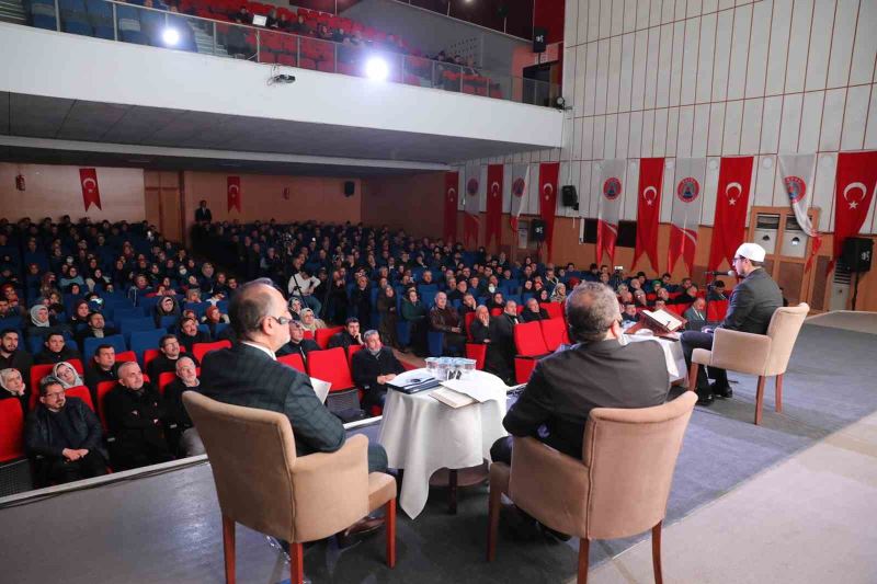 Depremde hayatını kaybedenler için dua gecesi
