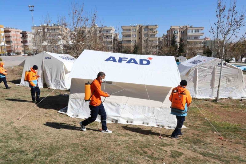 Deprem bölgesinde salgın hastalıklara karşı dezenfekte çalışmaları sürüyor
