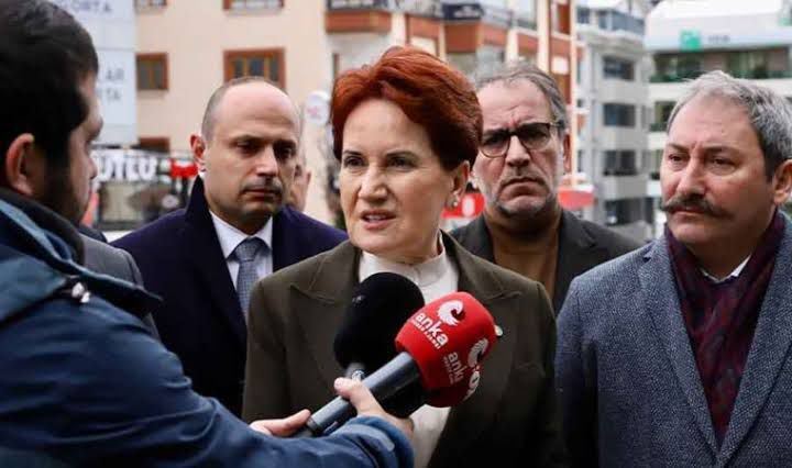 Akşener’den deprem isyanı: “Bir kişi istifa etmez mi kardeşim”