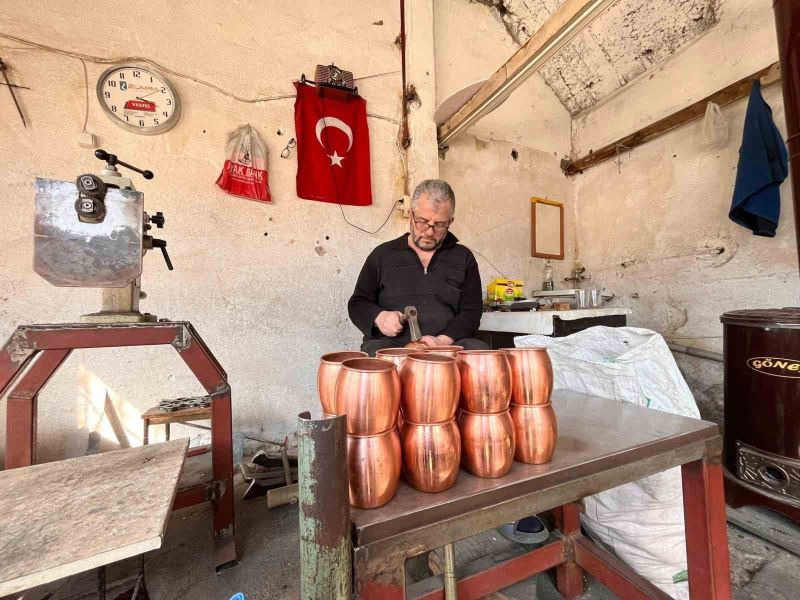 Depremin vurduğu Kahramanmaraş’ta sokaklardaki sessizliği bakırcı sesleri bozdu
