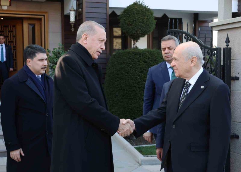 Cumhurbaşkanı Erdoğan, MHP Genel Başkanı Bahçeli’yi evinde ziyaret etti
